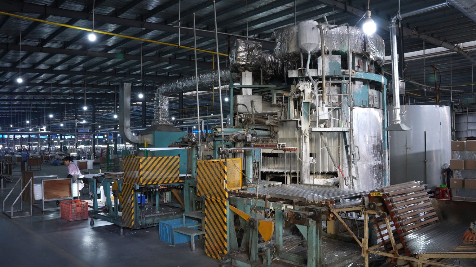Light Manufacturing Version 31: International Lighting Manufacturing Powerhouse - HELI YSO