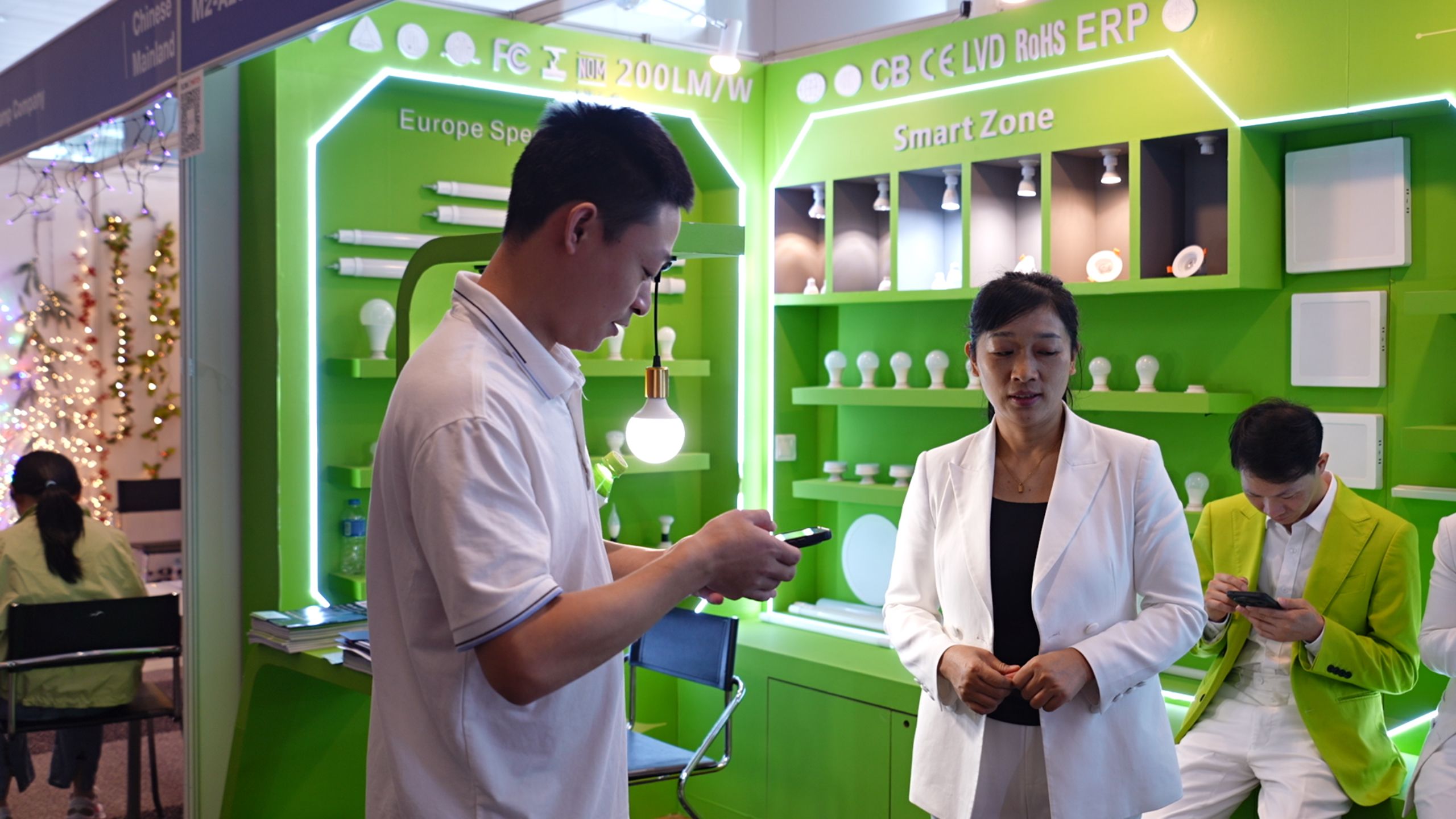 Article 5: Hong Kong Autumn International Lighting Fair Attracts Over 120,000 Professional Visitors