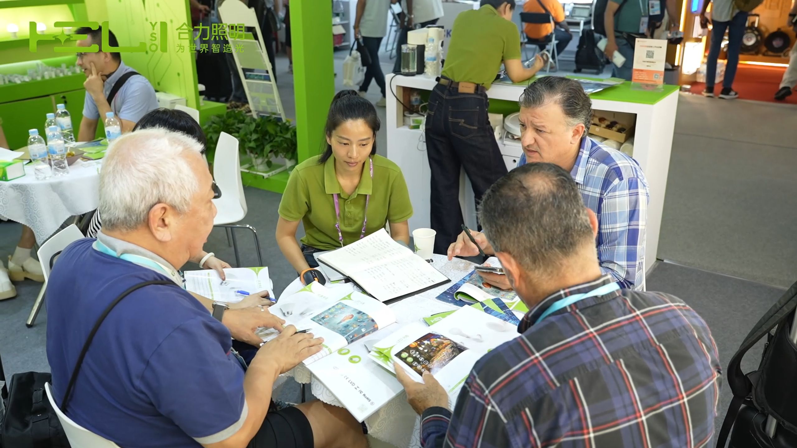 Article 1: Jiangxi Heli Lighting Shines at Canton Fair with Smart AI Tubes