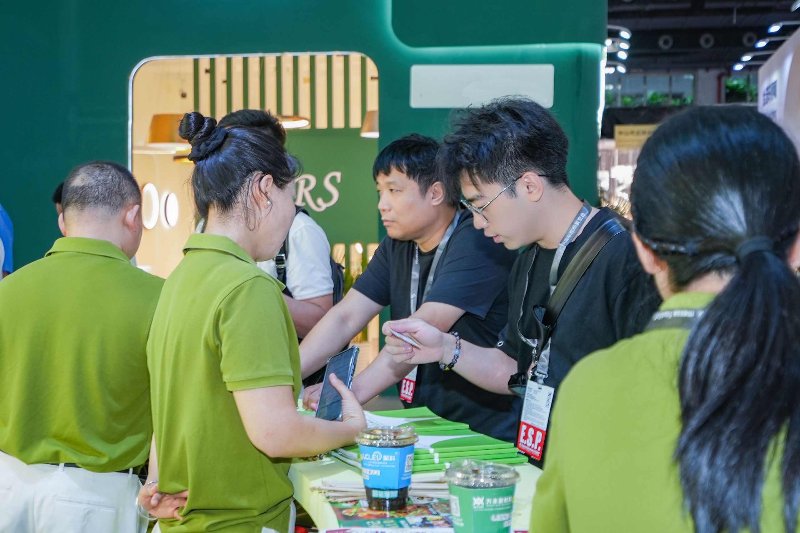 Article 14: Canton Fair Becomes a Window for Chinese Lighting Enterprises to Go Global