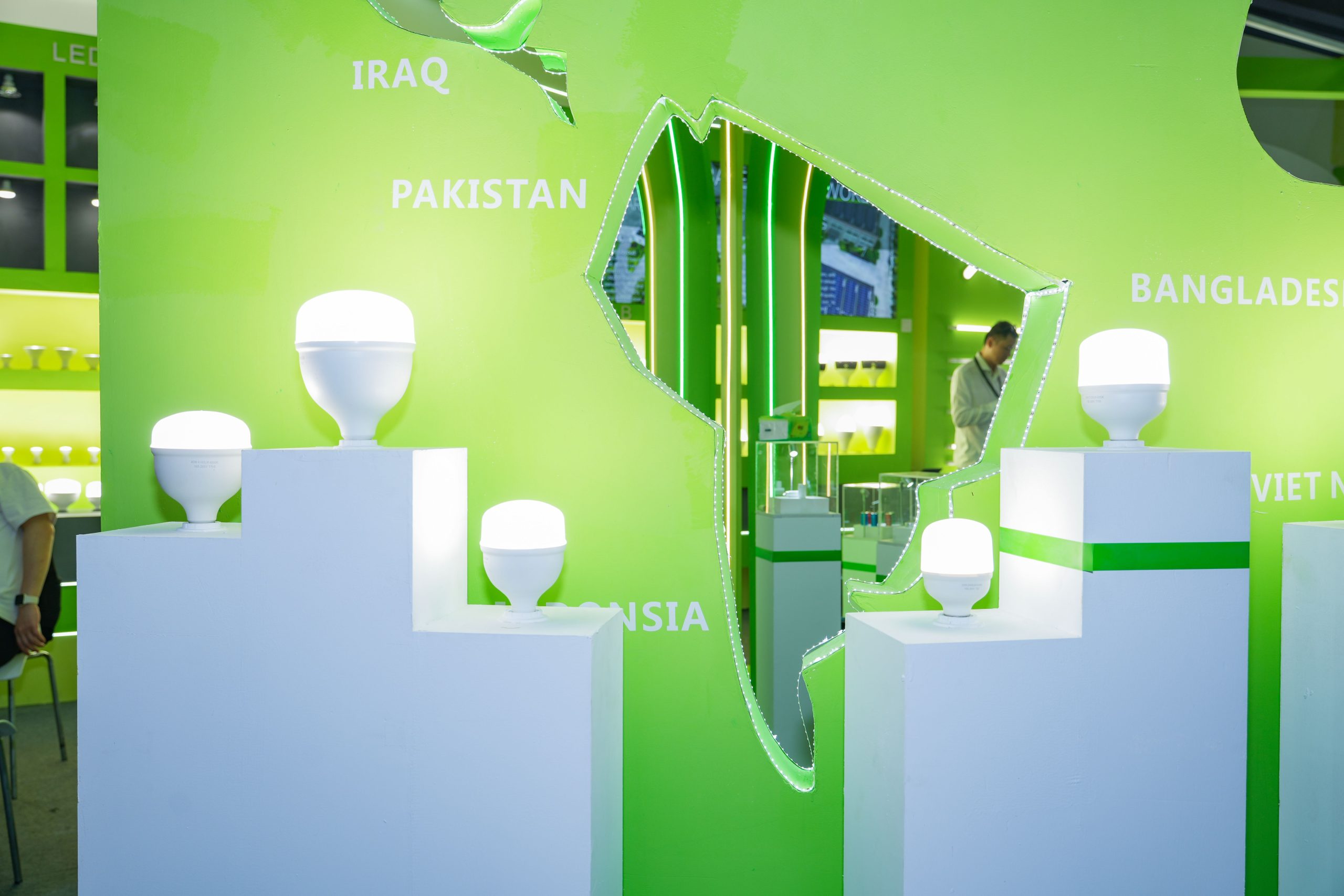 Article 17: Jiangxi Heli Lighting’s Focus on R&D Wins Recognition at Canton Fair