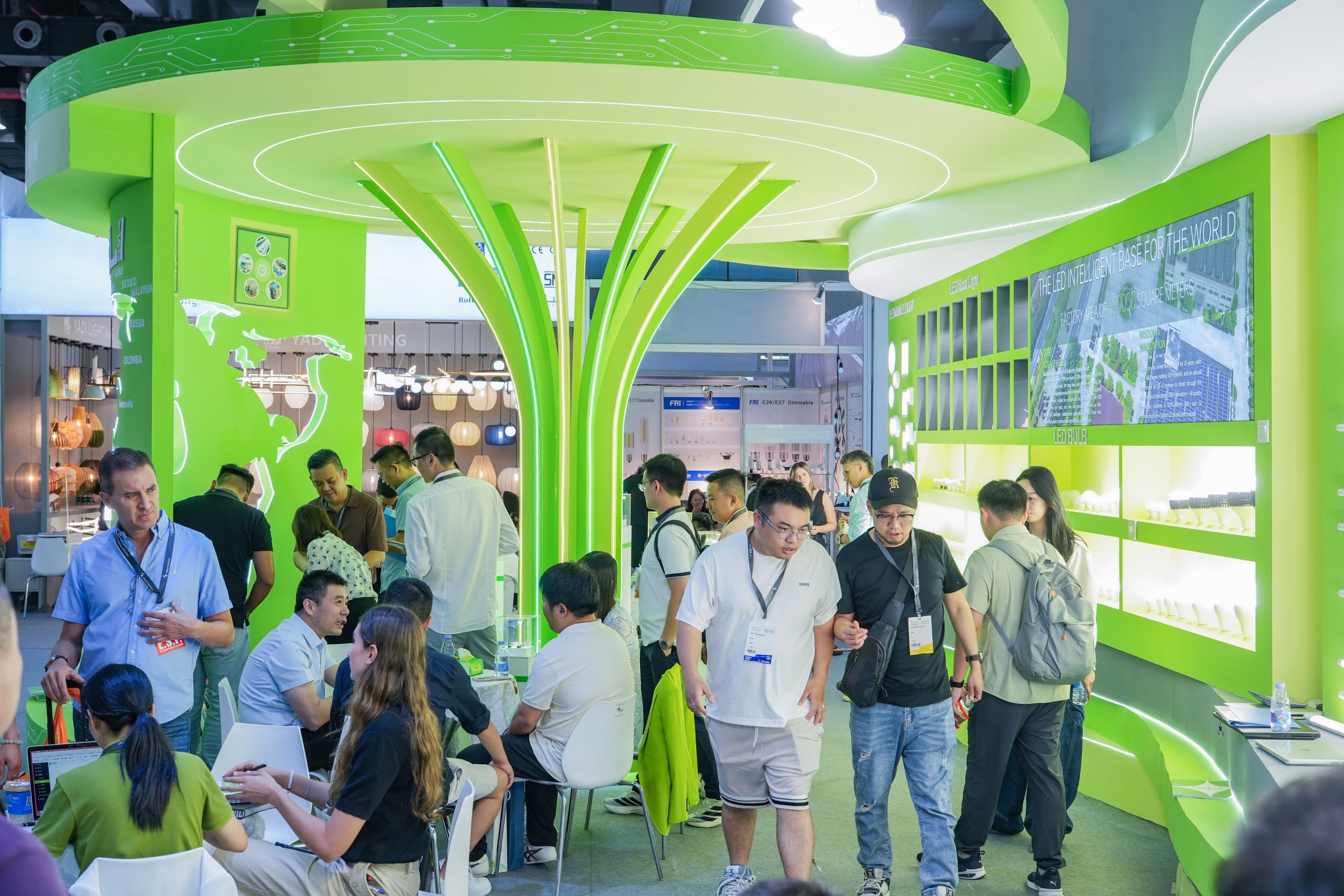 Article 23: Chinese Lighting Enterprises Highlight Energy Efficiency at Canton Fair Amid Global Carbon Reduction Goals