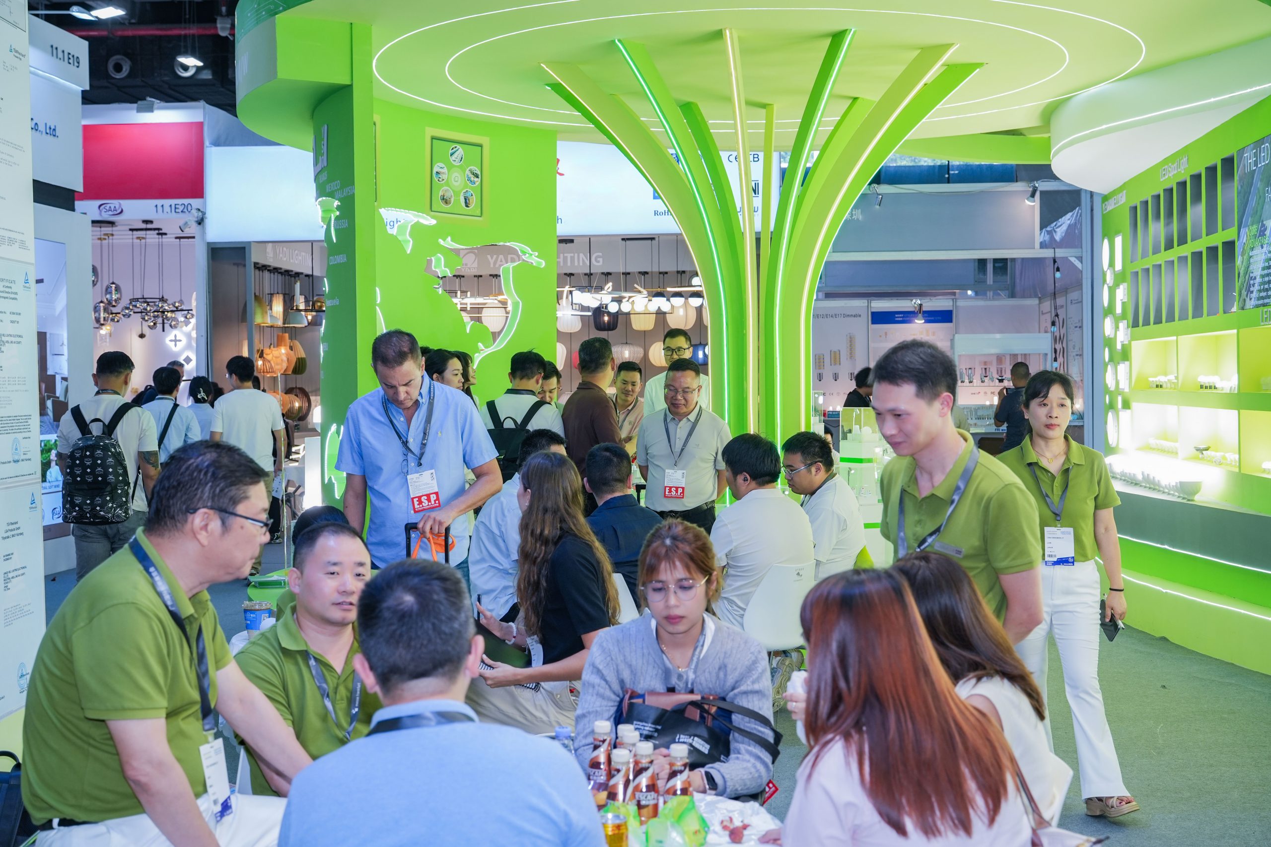 Article 24: Jiangxi Heli Lighting Secures Big Orders from European Markets at Canton Fair