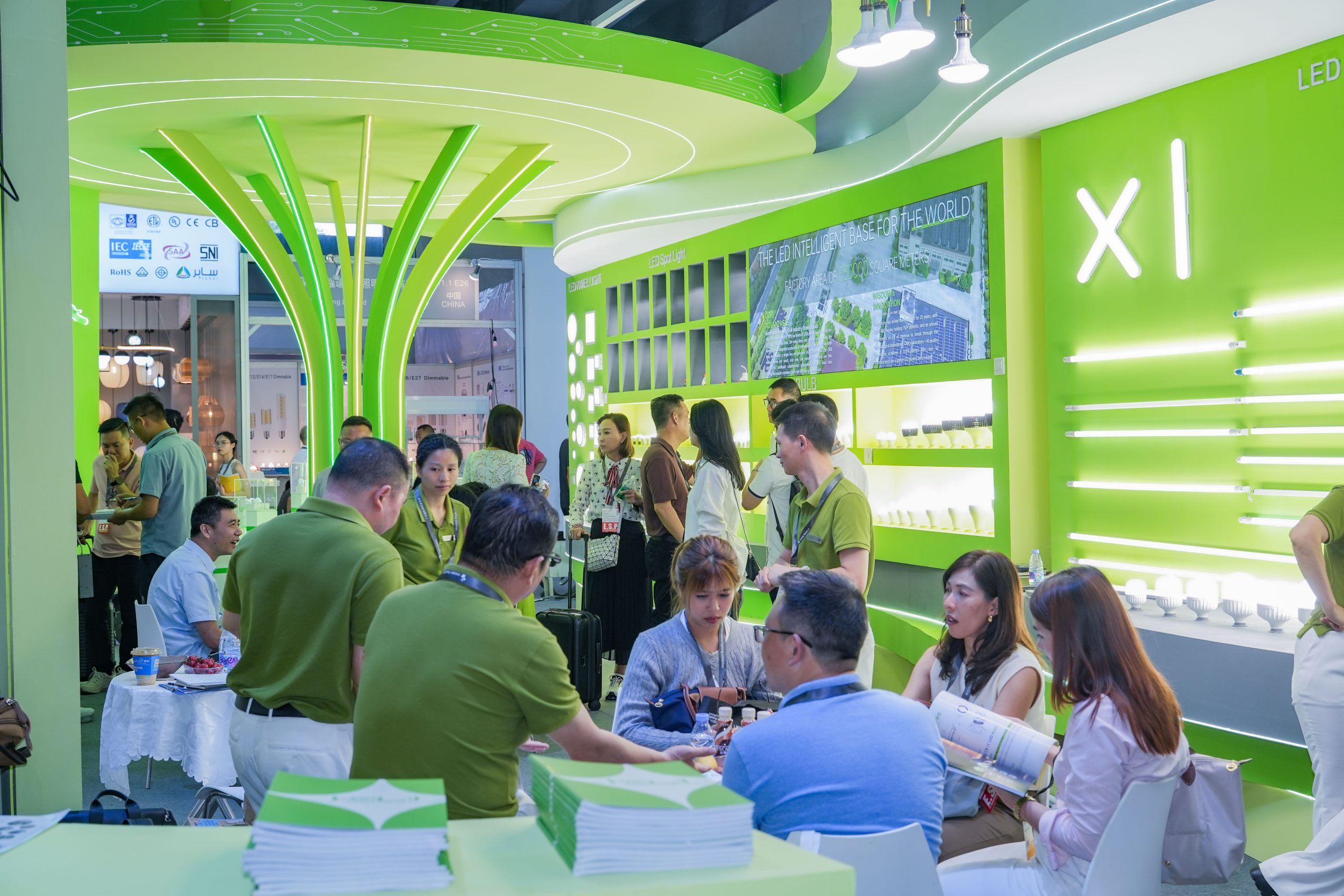 Article 26: Technological Innovation Drives Jiangxi Heli Lighting’s Success at Canton Fair