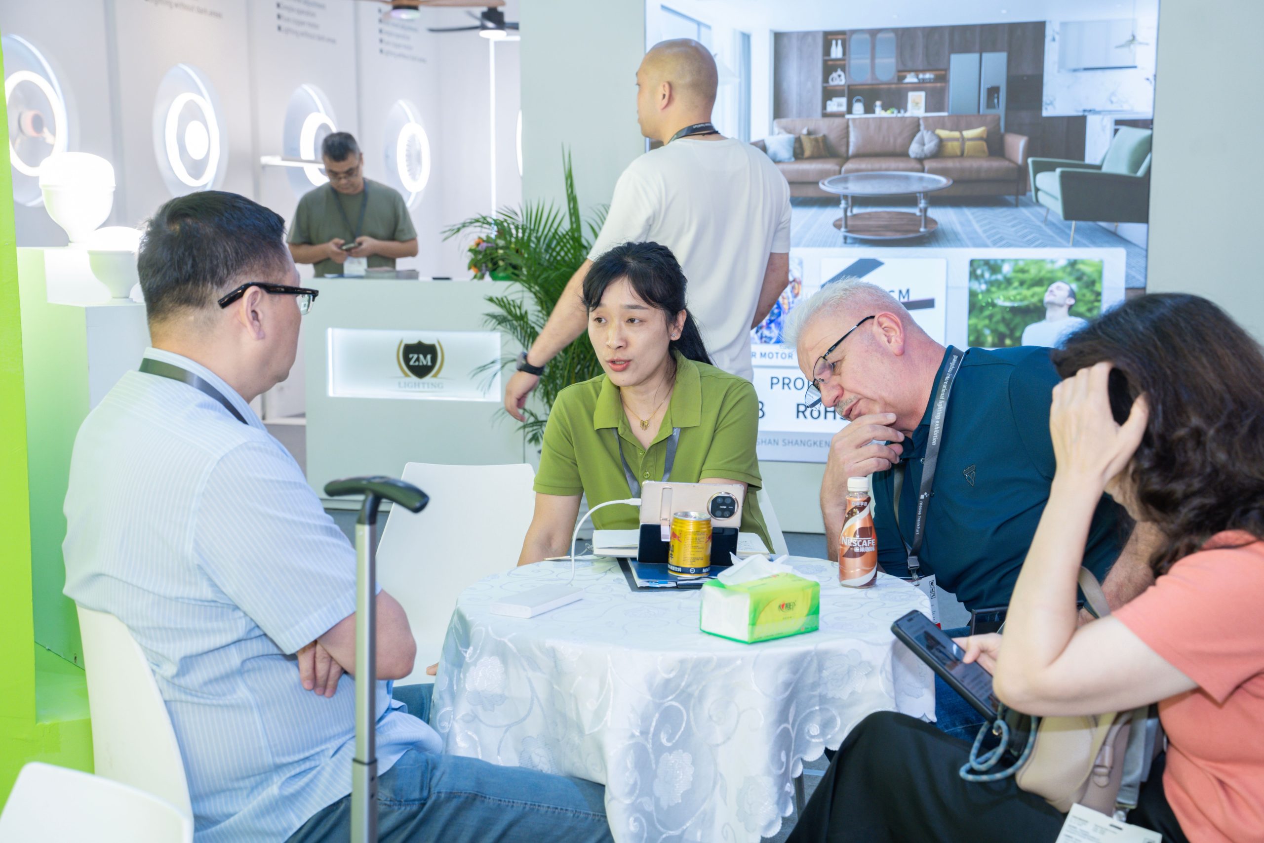 Article 32: Canton Fair’s Record-Breaking Attendance Boosts Jiangxi Heli Lighting’s Global Outreach