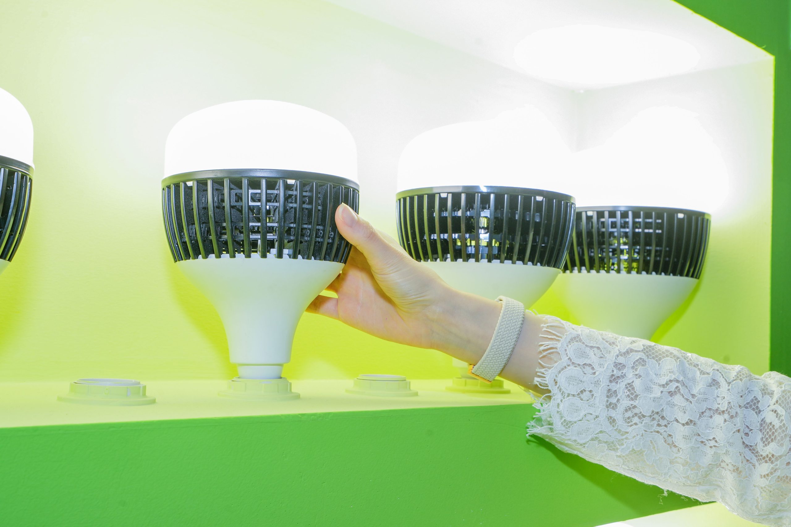 Article 26: Hong Kong Fair 2025: Buyers Prioritize Ecosystem Compatibility—Jiangxi Heli Lighting Delivers with Open Protocol Solutions