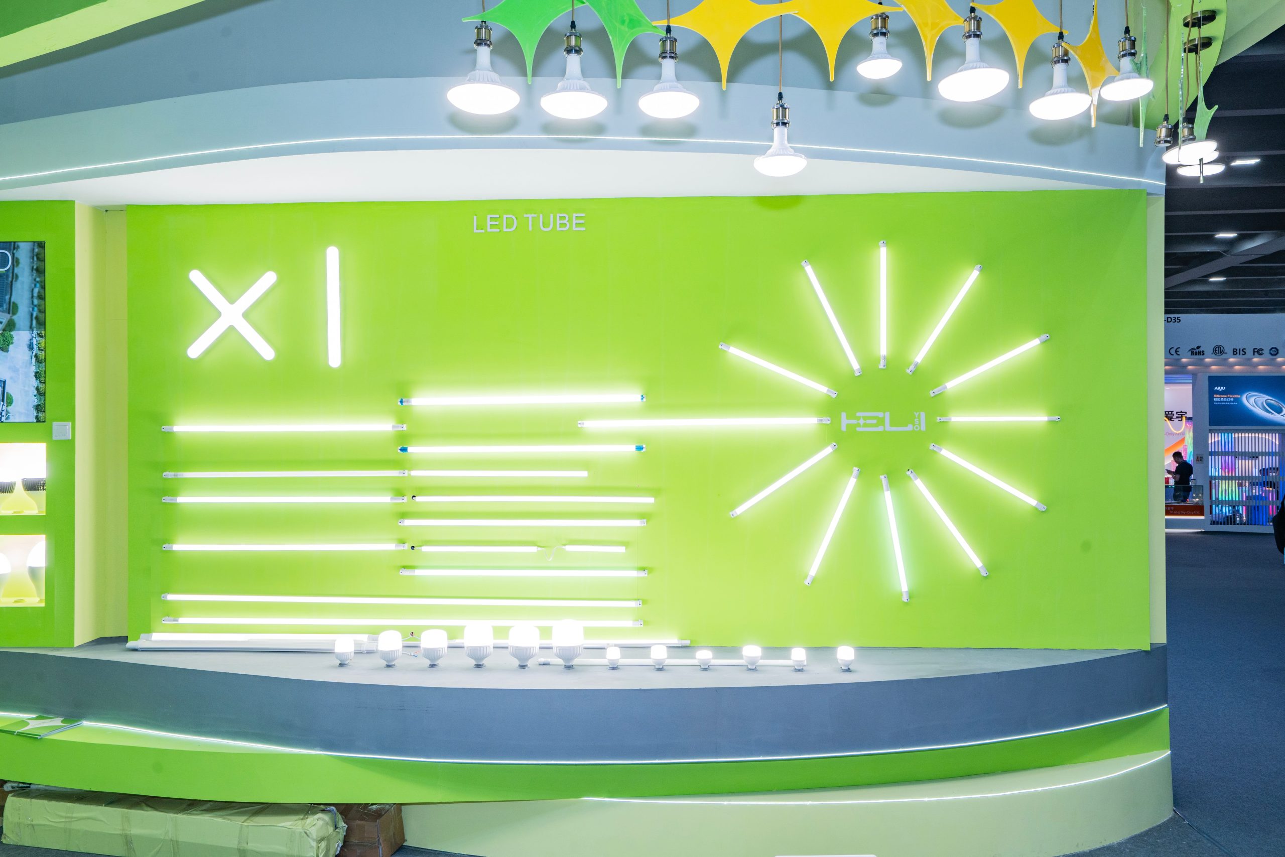 Article 32: Hong Kong Fair’s 120,000+ Visitors Propel Jiangxi Heli Lighting’s Global Exposure